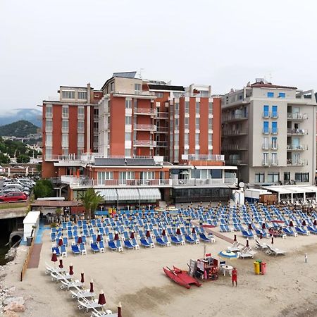 Hotel & Residence Stella Maris ปิเอตราลิกูเร ภายนอก รูปภาพ