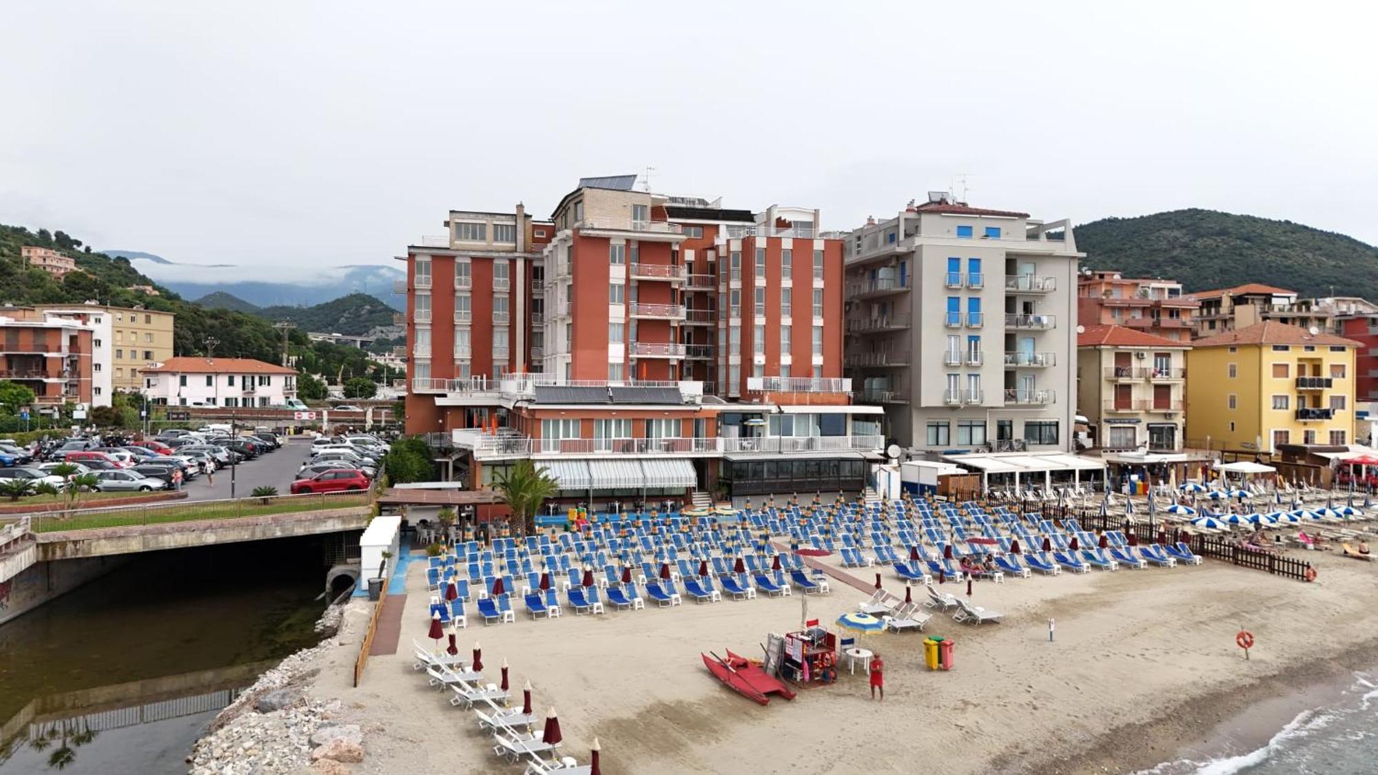 Hotel & Residence Stella Maris ปิเอตราลิกูเร ภายนอก รูปภาพ